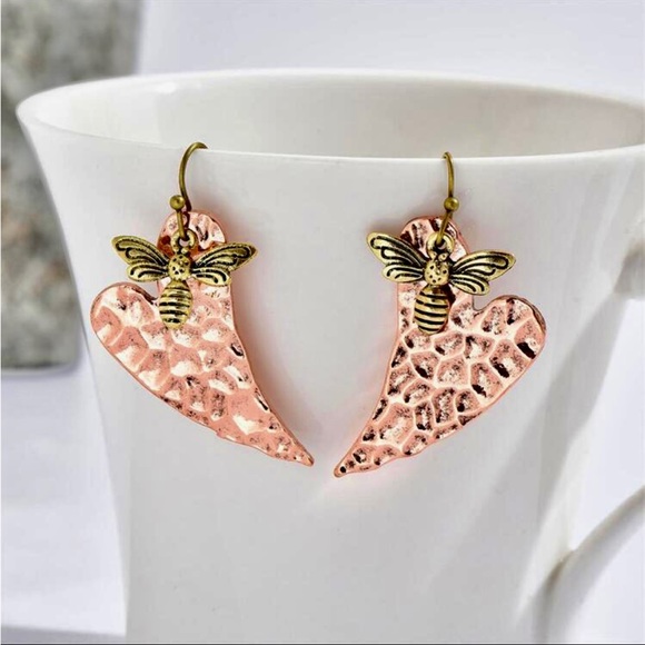 NWT Vintage Bee Heart Shape Pendant Dangle Earrings - Picture 5 of 6